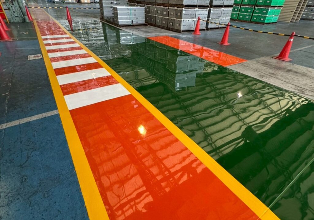 三重県 鈴鹿市 塗床工事 防蝕工事 樹脂ランニング工事 コンクリート防蝕 各種薬品タンク 工場床面 防水工事 止水工事 表面保護 剝落防止工事 塗装工事