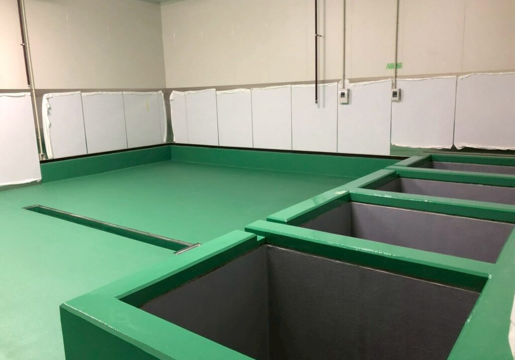 三重県 鈴鹿市 塗床工事 防蝕工事 樹脂ランニング工事 コンクリート防蝕 各種薬品タンク 工場床面 防水工事 止水工事 表面保護 剝落防止工事 塗装工事