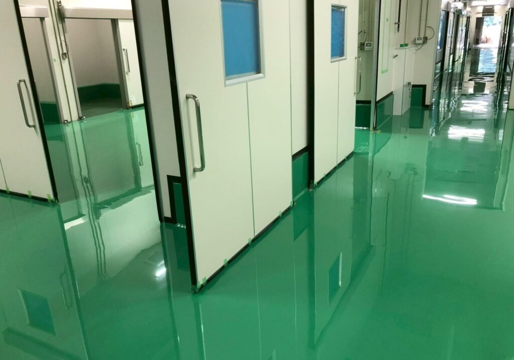 三重県 鈴鹿市 塗床工事 防蝕工事 樹脂ランニング工事 コンクリート防蝕 各種薬品タンク 工場床面 防水工事 止水工事 表面保護 剝落防止工事 塗装工事