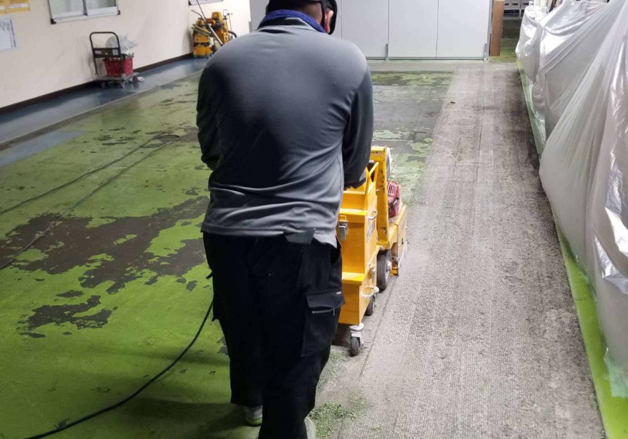 三重県 鈴鹿市 塗床工事 防蝕工事 樹脂ランニング工事 コンクリート防蝕 各種薬品タンク 工場床面 防水工事 止水工事 表面保護 剝落防止工事 塗装工事