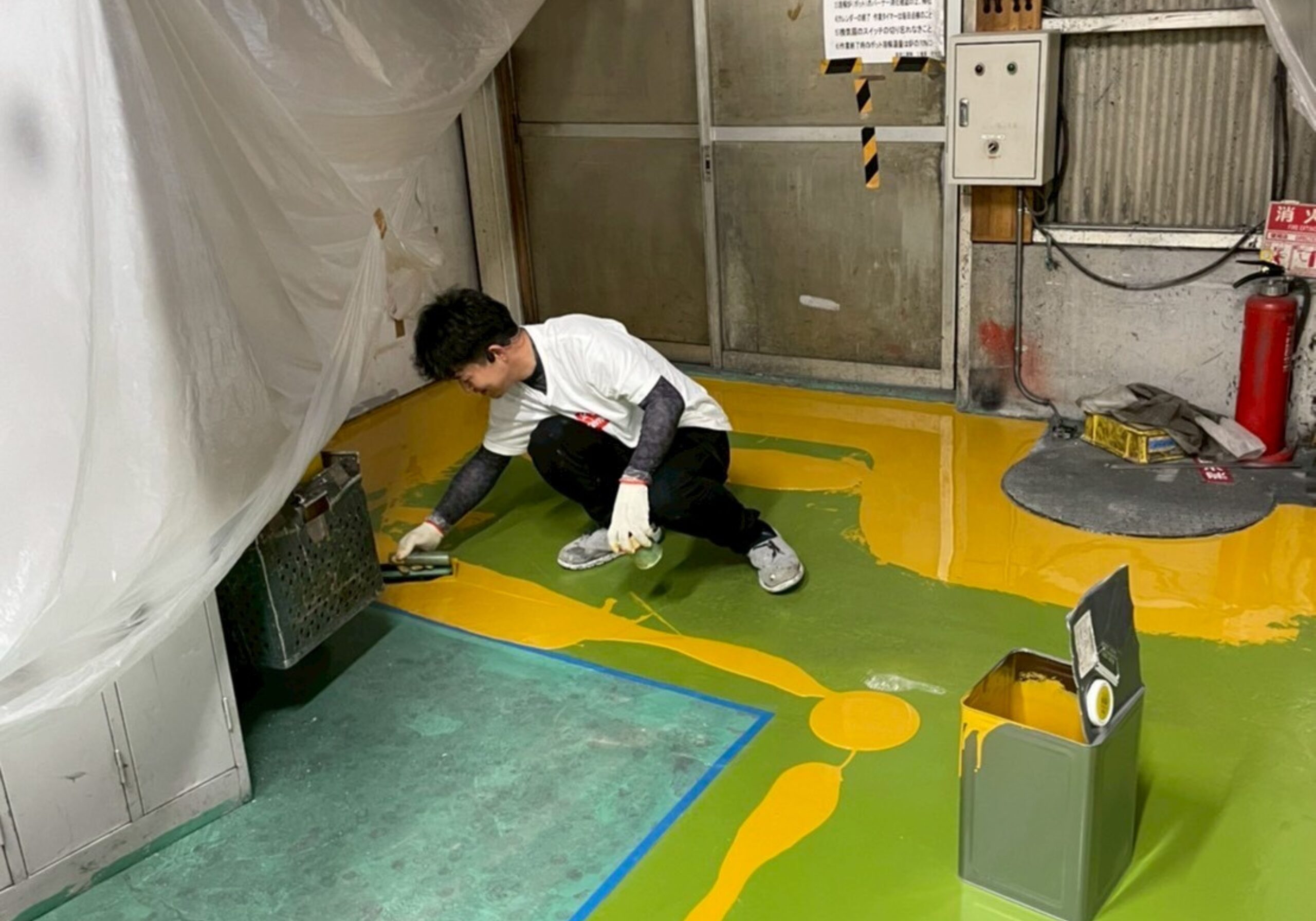 三重県 鈴鹿市 塗床工事 防蝕工事 樹脂ランニング工事 コンクリート防蝕 各種薬品タンク 工場床面 防水工事 止水工事 表面保護 剝落防止工事 塗装工事
