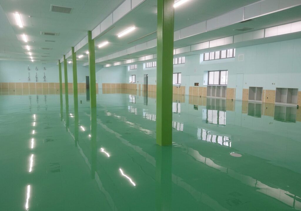 三重県 鈴鹿市 塗床工事 防蝕工事 樹脂ランニング工事 コンクリート防蝕 各種薬品タンク 工場床面 防水工事 止水工事 表面保護 剝落防止工事 塗装工事