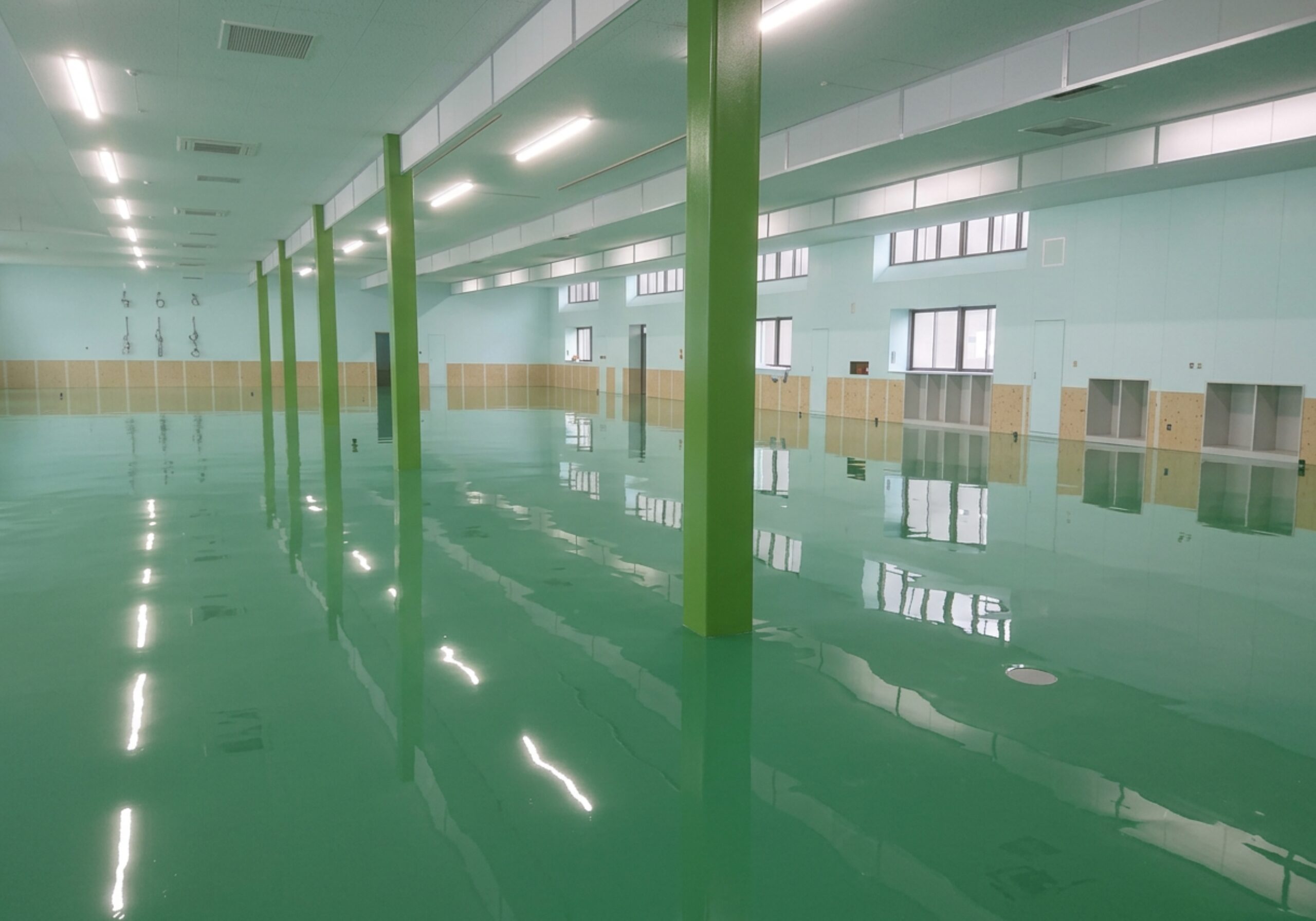 三重県 鈴鹿市 塗床工事 防蝕工事 樹脂ランニング工事 コンクリート防蝕 各種薬品タンク 工場床面 防水工事 止水工事 表面保護 剝落防止工事 塗装工事